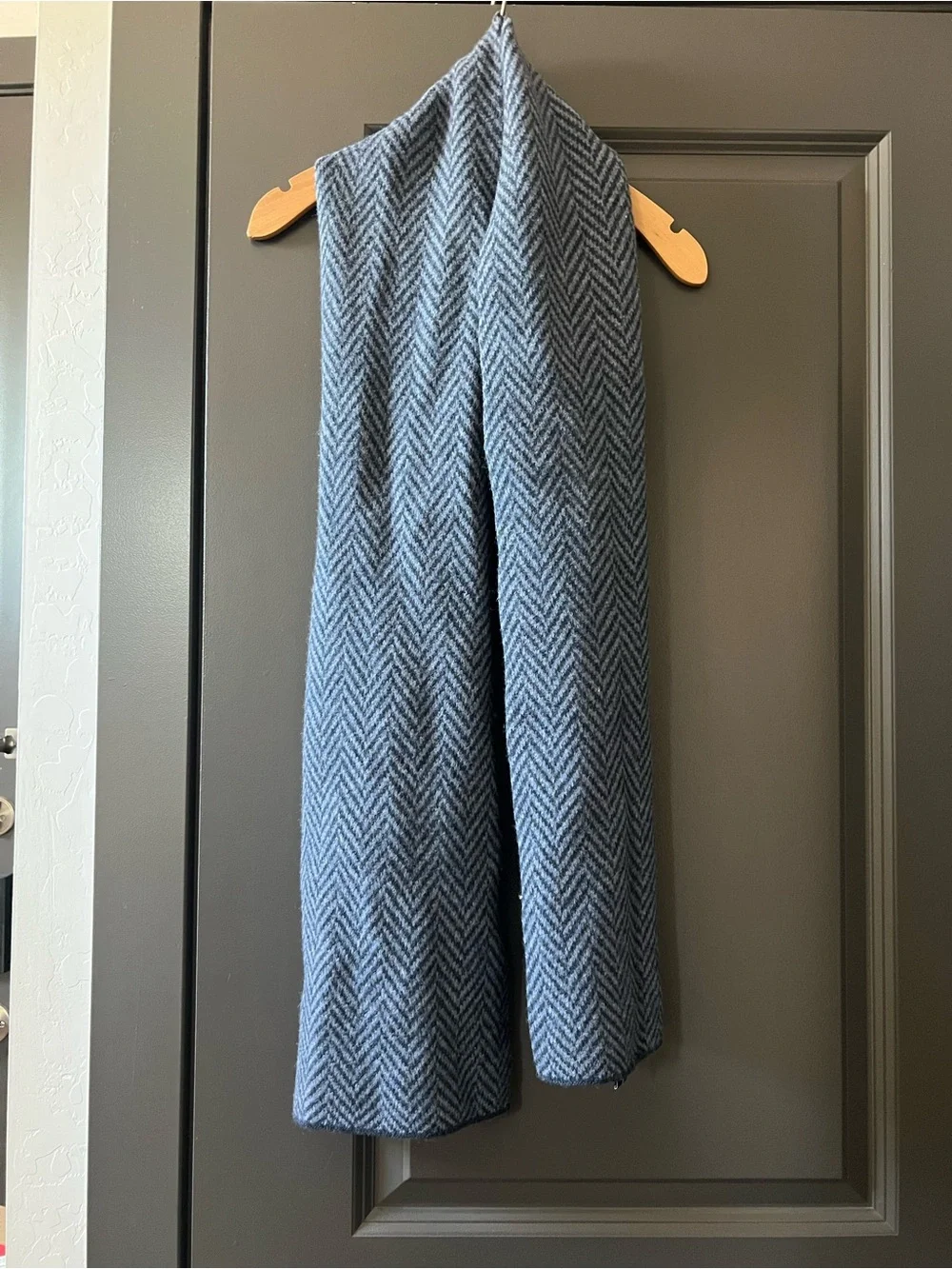 GAP Men's Blue Herringbone 100% wool scarf